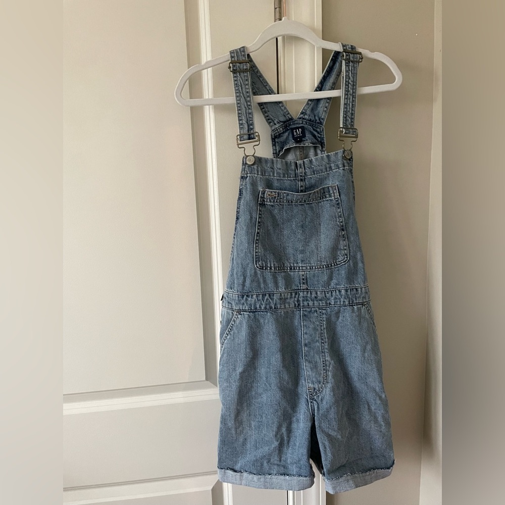 EUC GAP Denim Overalls Shorts Size Medium